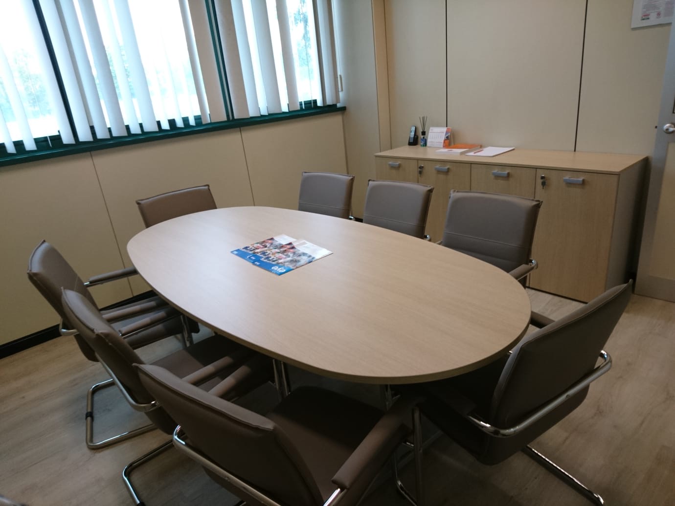 tavolo rotondo da ufficio per sala riunioni