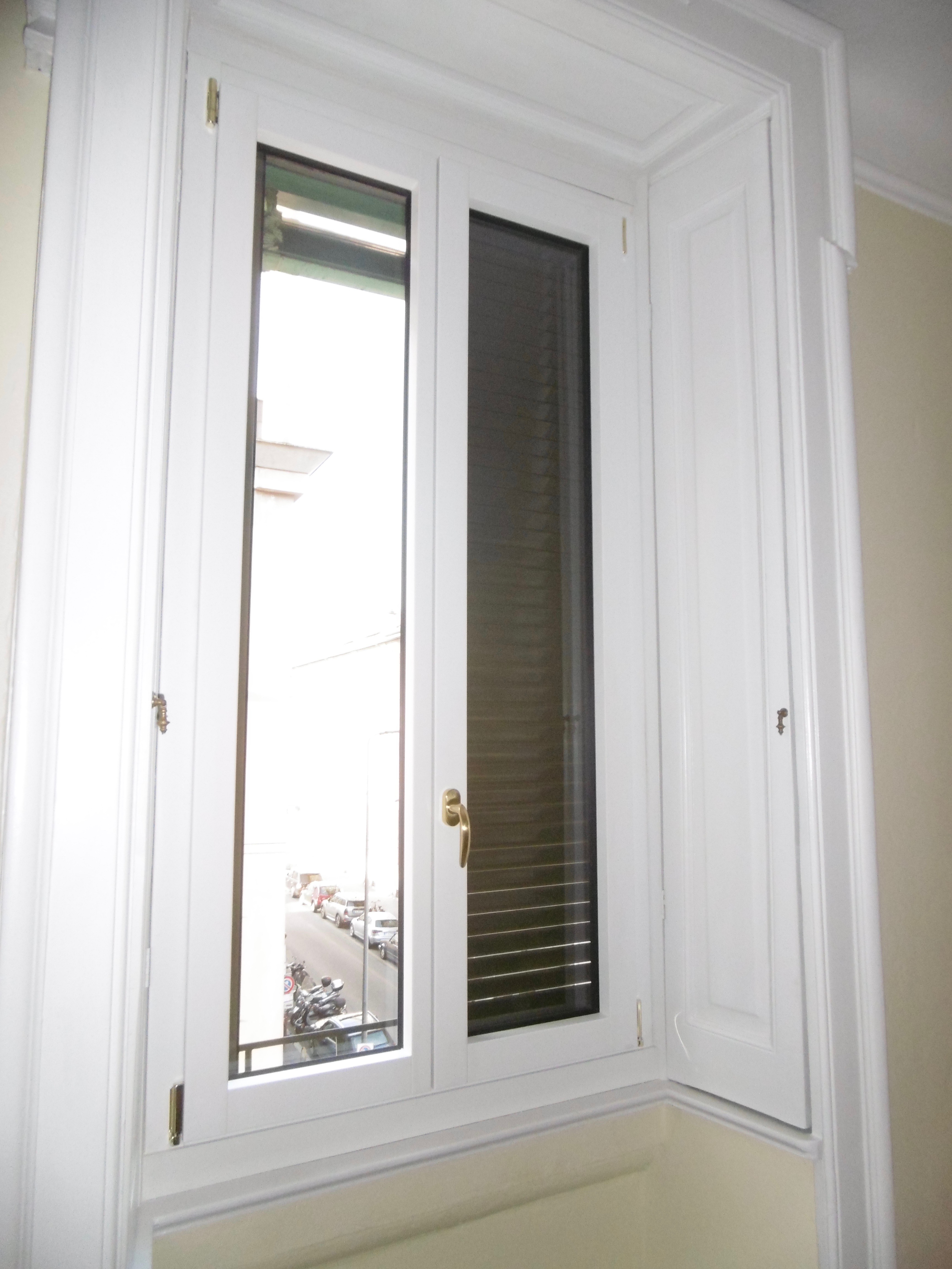 serramento finestra in alluminio o legno a monza